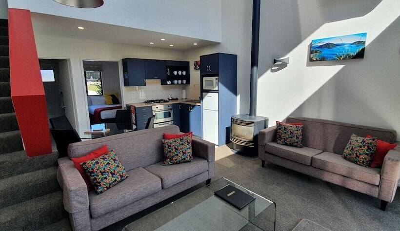 The Moorings Motel And Apartments