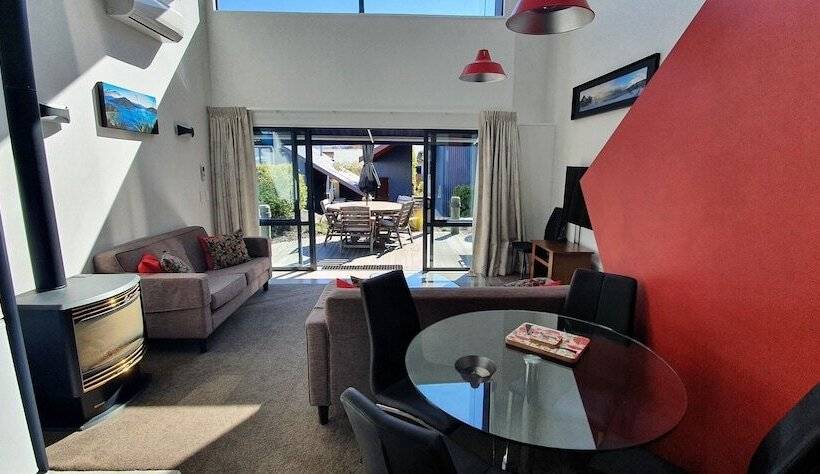 The Moorings Motel And Apartments