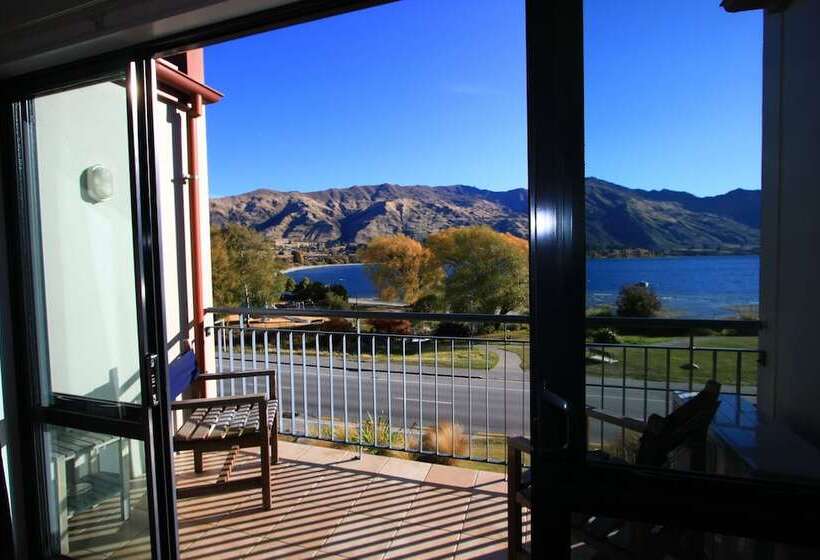 The Moorings Motel And Apartments