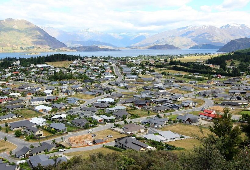 The Moorings Motel And Apartments