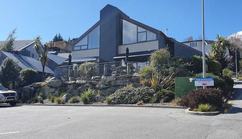 The Moorings Motel And Apartments