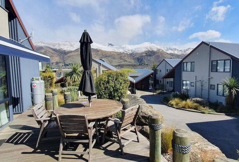 The Moorings Motel And Apartments