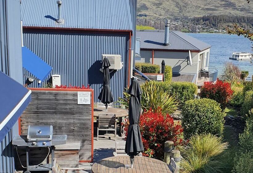 The Moorings Motel And Apartments