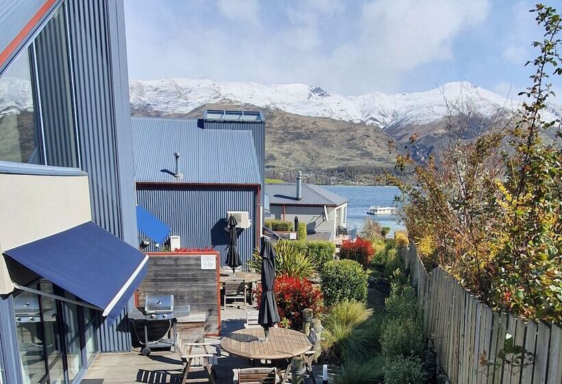 The Moorings Motel And Apartments