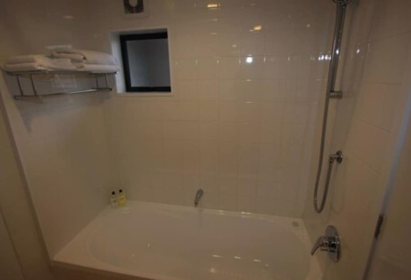 The Moorings Motel And Apartments