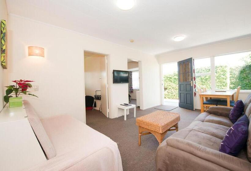 Waimarie On Riverside Motel & Apartments