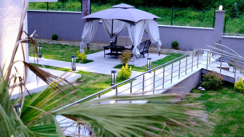 Отель Flower City Suits