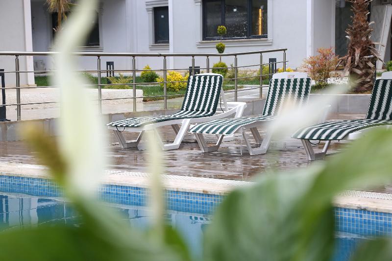 Отель Flower City Suits