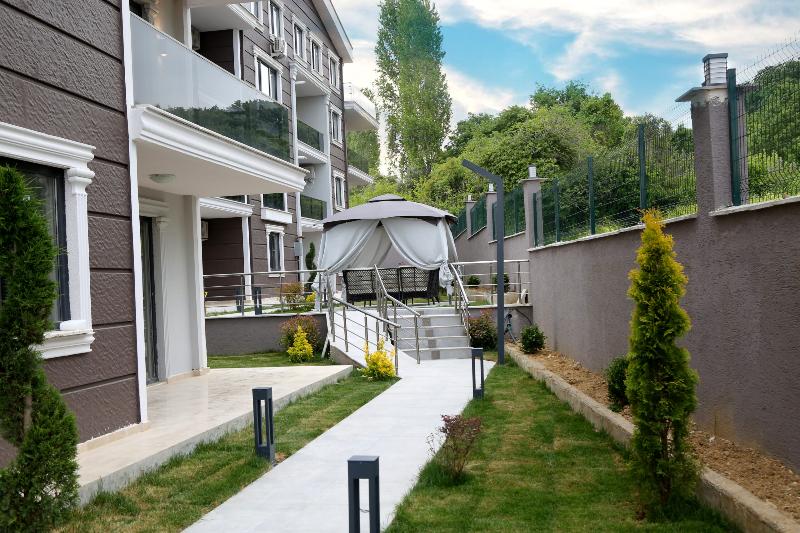 Отель Flower City Suits