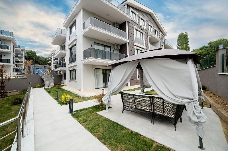 Отель Flower City Suits