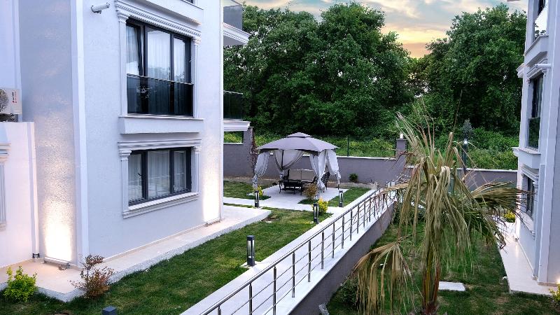 Отель Flower City Suits