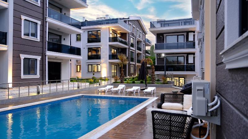 Отель Flower City Suits