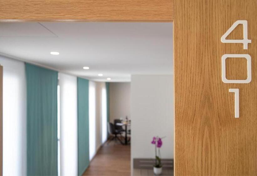 ホテル Lago Maggiore   Welcome!