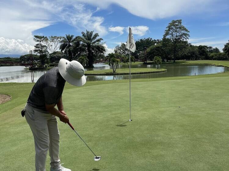 호텔 Lake House Resort