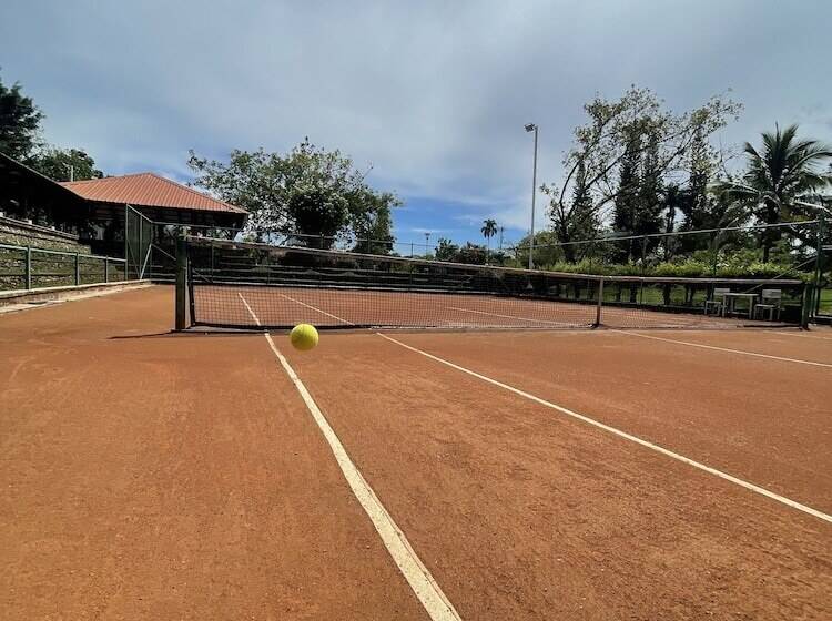 호텔 Lake House Resort