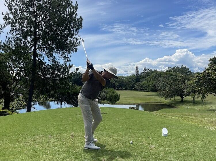 هتل Lake House Resort