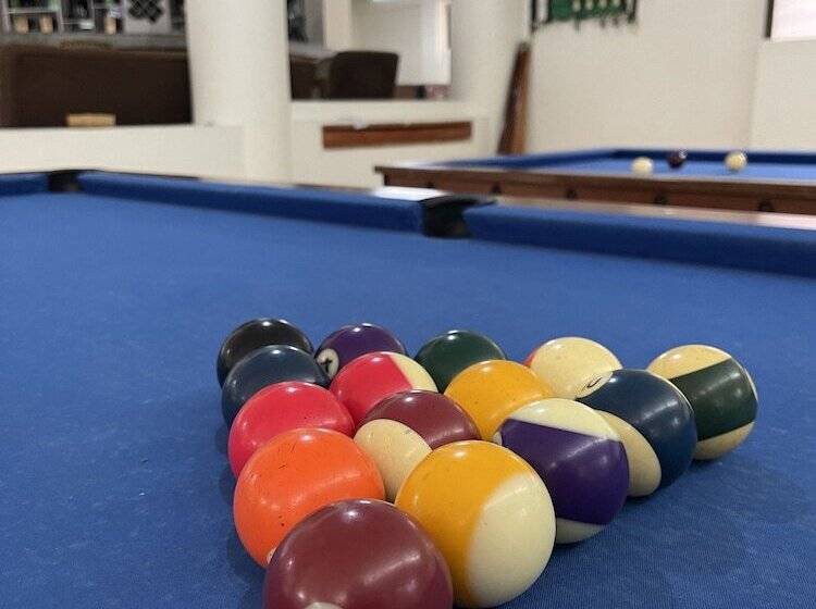 هتل Lake House Resort