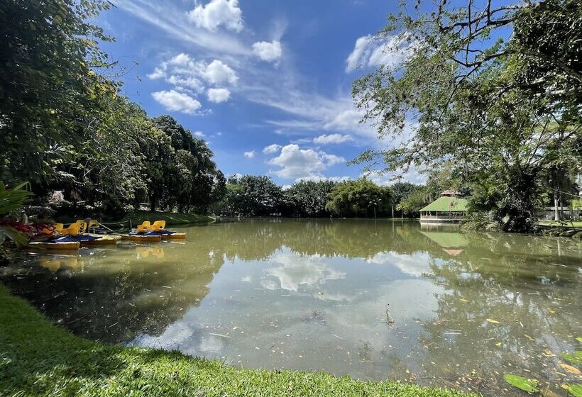 호텔 Lake House Resort