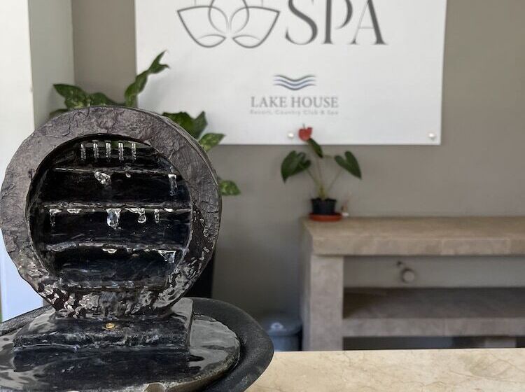 호텔 Lake House Resort