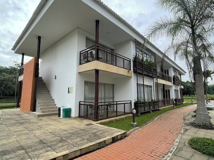 호텔 Lake House Resort