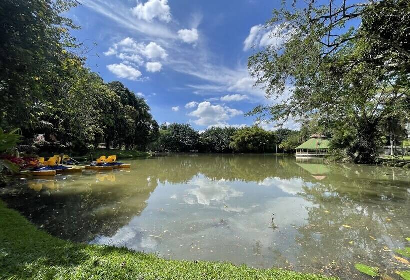 호텔 Lake House Resort