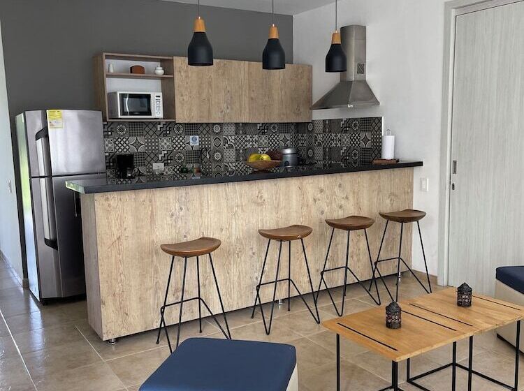 هتل Lake House Resort