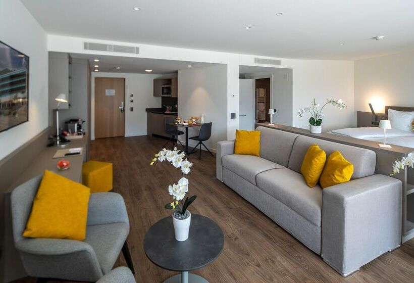 ホテル Lago Maggiore   Welcome!