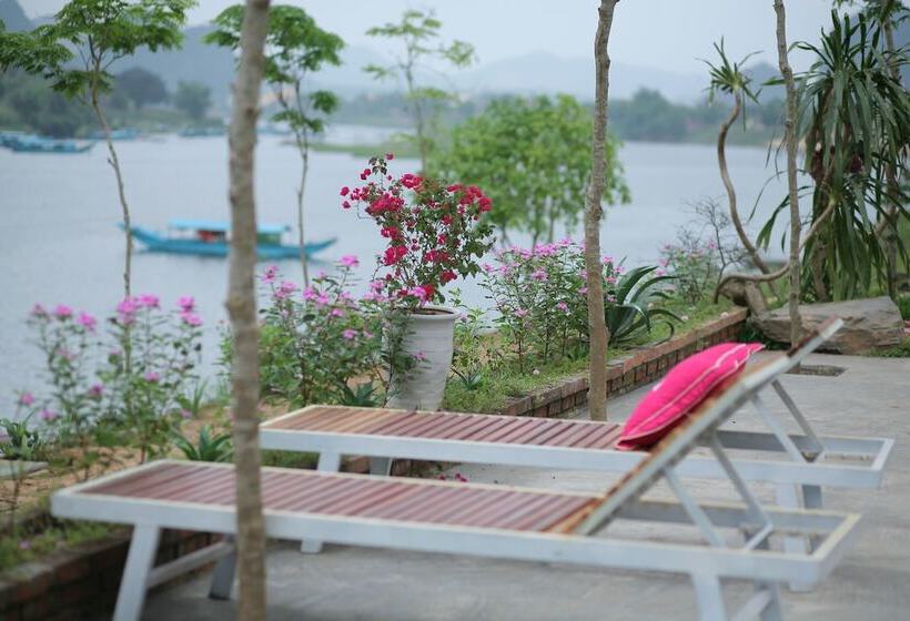 هتل Restful River Bungalow