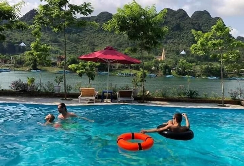 هتل Restful River Bungalow