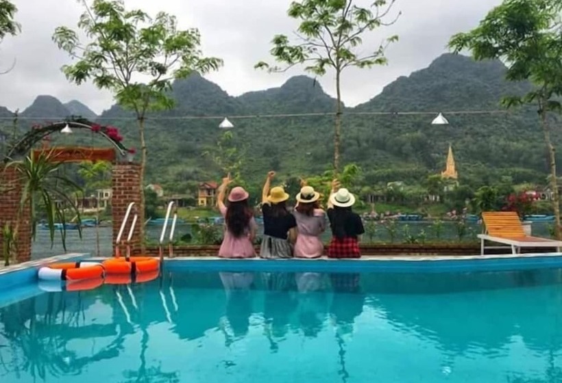 هتل Restful River Bungalow