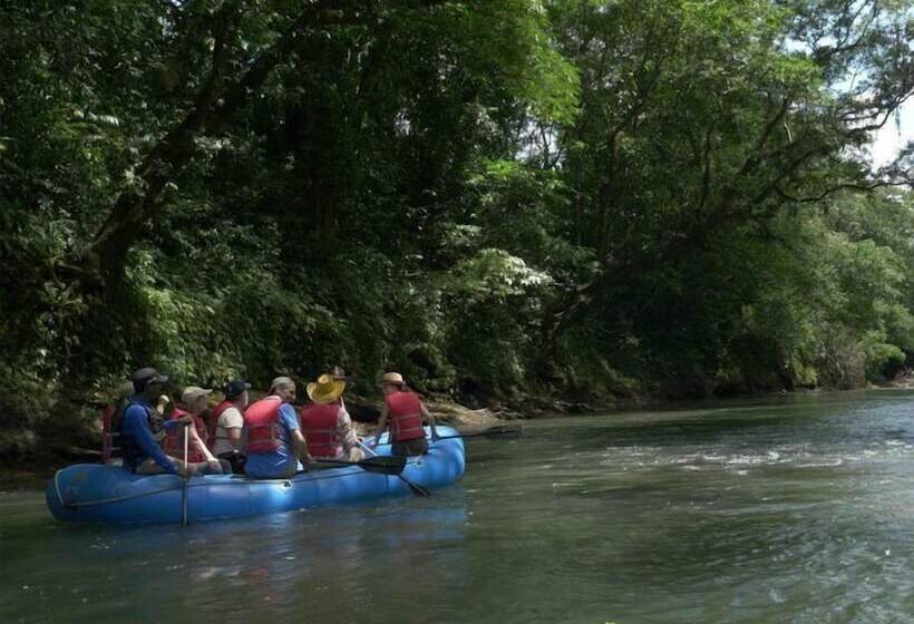 בית מלון כפרי Tangara Arenal