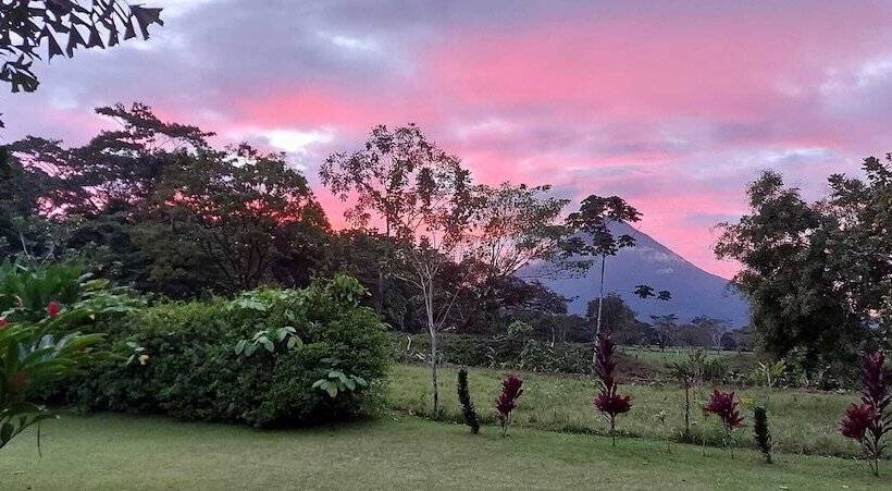 בית מלון כפרי Tangara Arenal