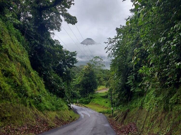 בית מלון כפרי Tangara Arenal