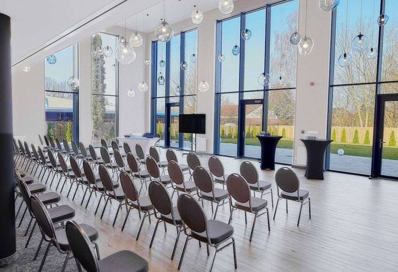 ホテル Tulip Inn żyrardów