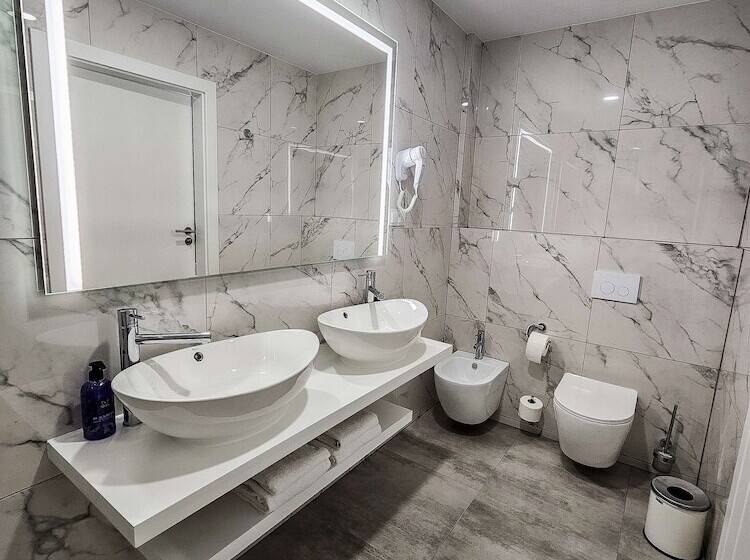 ホテル Tulip Inn żyrardów