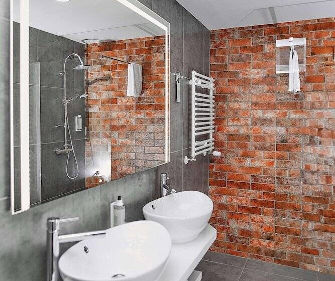 ホテル Tulip Inn żyrardów