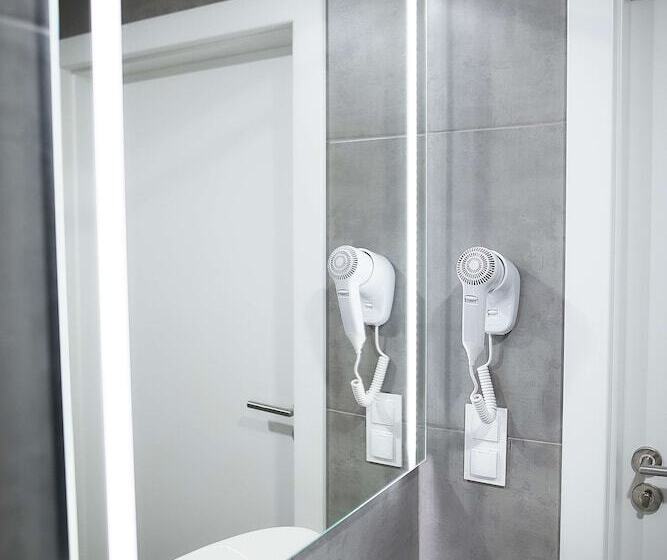 ホテル Tulip Inn żyrardów