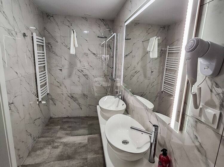 ホテル Tulip Inn żyrardów