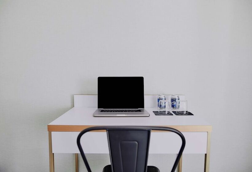 ホテル Tulip Inn żyrardów