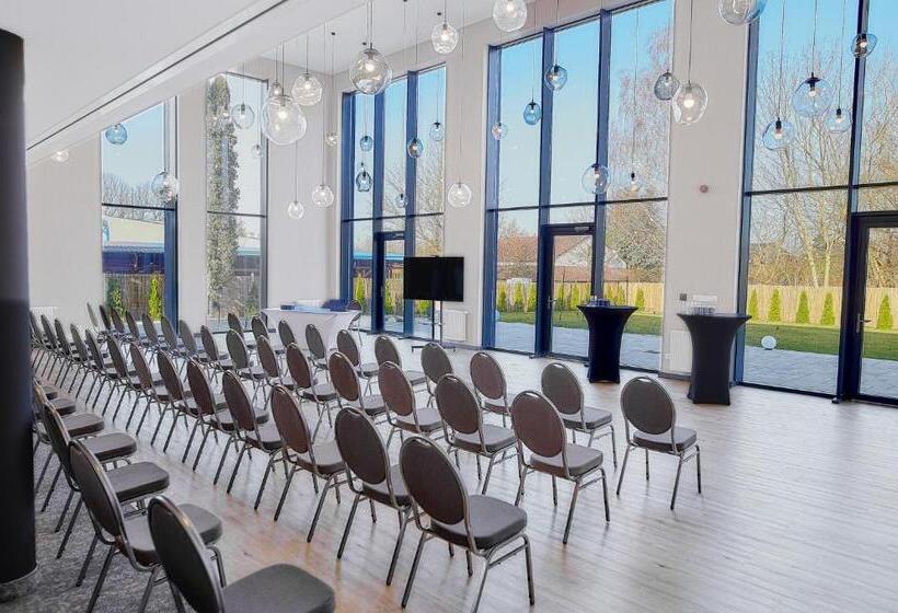 ホテル Tulip Inn żyrardów