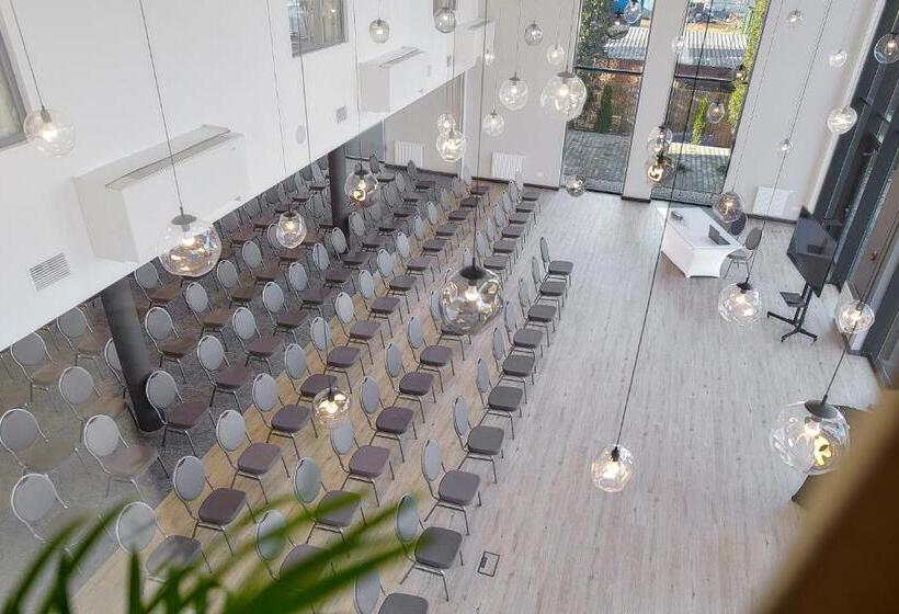 ホテル Tulip Inn żyrardów