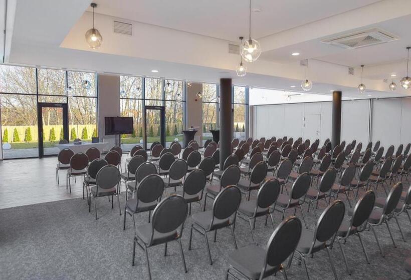 ホテル Tulip Inn żyrardów