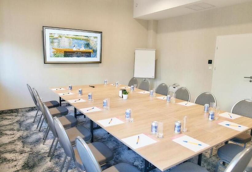 ホテル Tulip Inn żyrardów