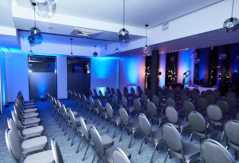 ホテル Tulip Inn żyrardów