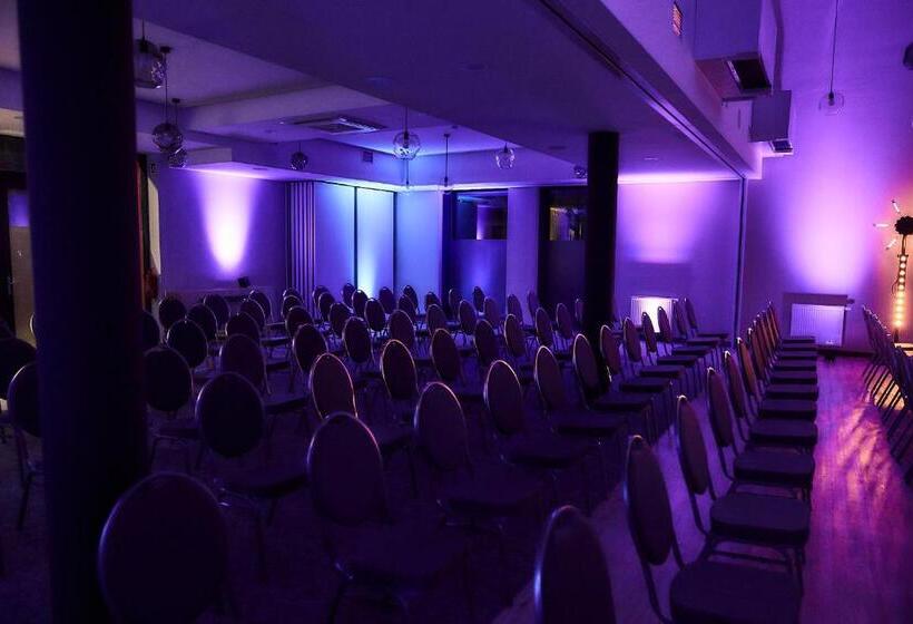 ホテル Tulip Inn żyrardów