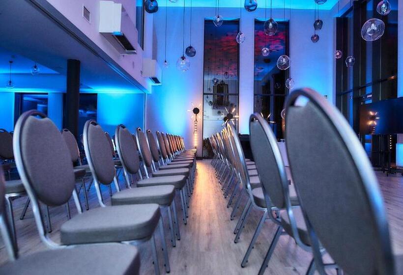 ホテル Tulip Inn żyrardów