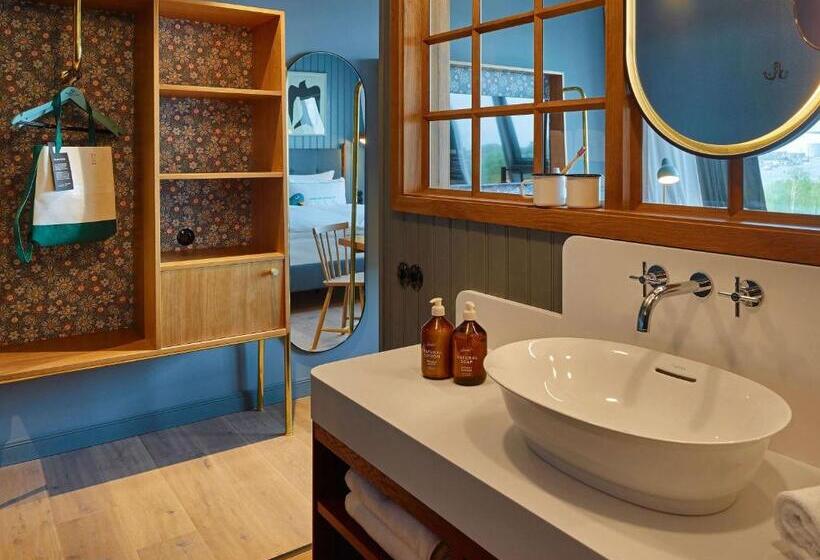 25hours Hotel Paper Island