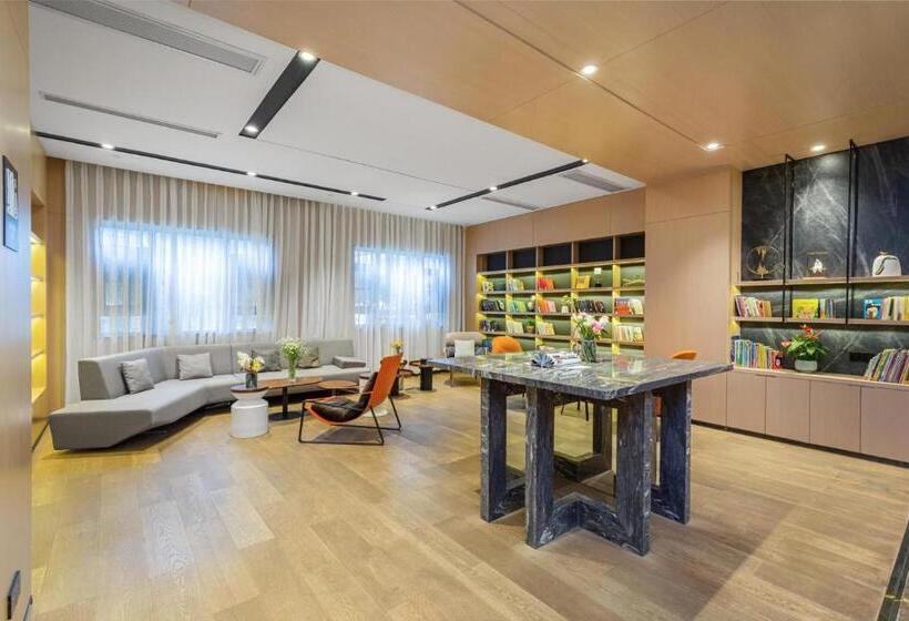 Atour Hotel Chongqing Liziba Lianglukou Subway Station