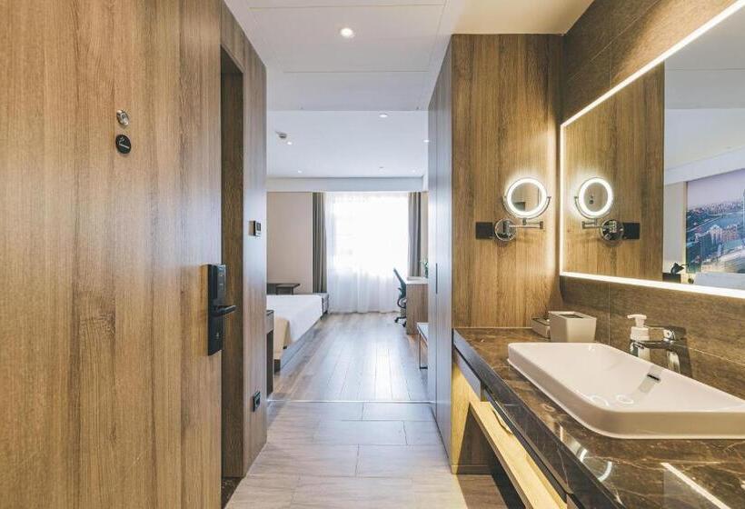 Atour Hotel Chongqing Liziba Lianglukou Subway Station