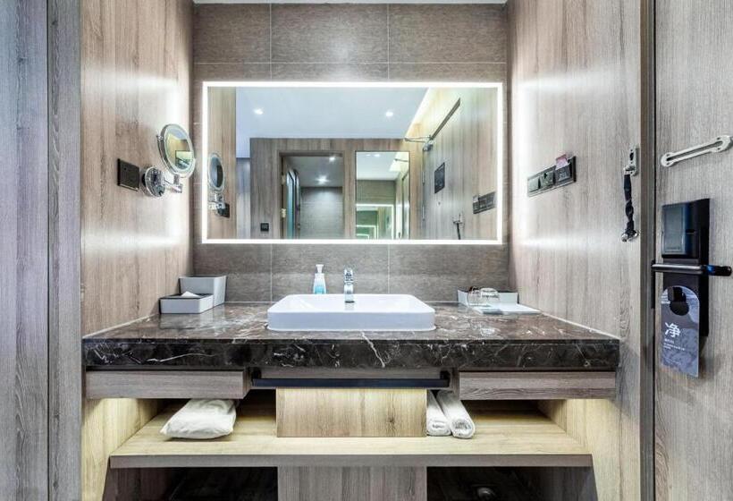 Atour Hotel Chongqing Liziba Lianglukou Subway Station